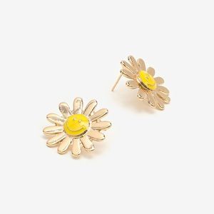 Smiley Face Daisy Earrings